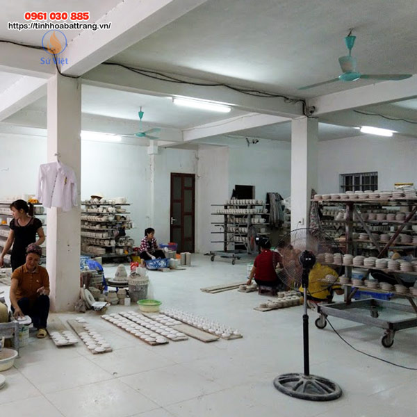 Xưởng Gốm Sứ Việt chuyên sản xuất và cung cấp ấm chén Bát Tràng chất lượng cao và uy tín nhất