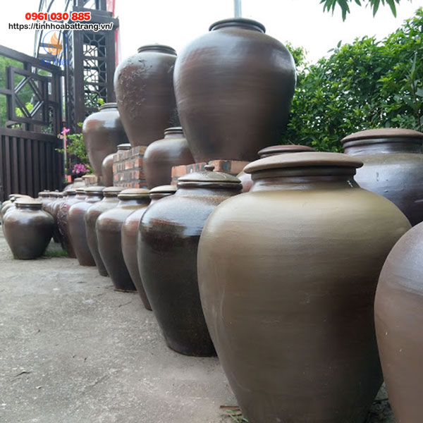 Sản phẩm gốm sứ trang trí sân vườn được sản xuất từ chất liệu đất sét nung ở nhiệt độ cao nên tuyệt đối an toàn với con người và môi trường