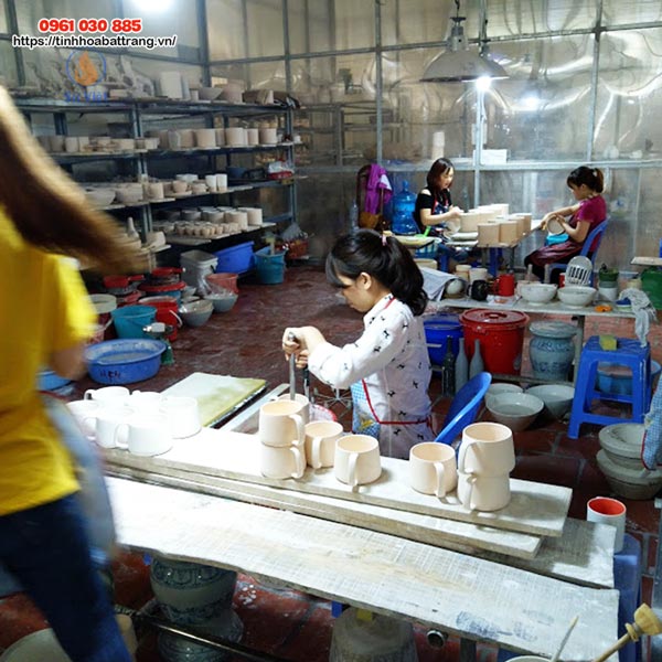 Xưởng Gốm Sứ Việt là đơn vị dẫn đầu trong việc sản xuất gốm sứ theo yêu cầu 